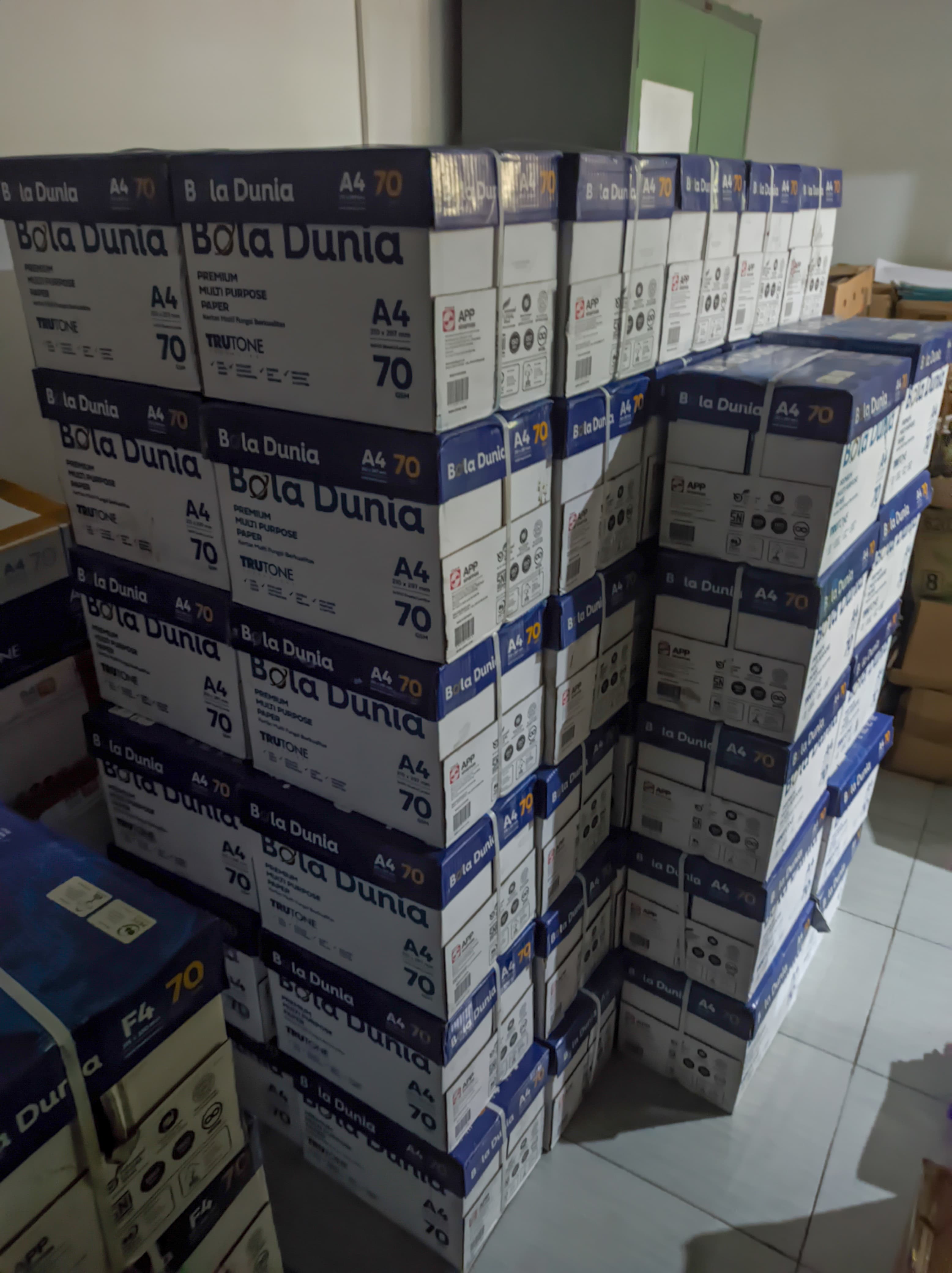 Menyediakan Alat Tulis Kantor