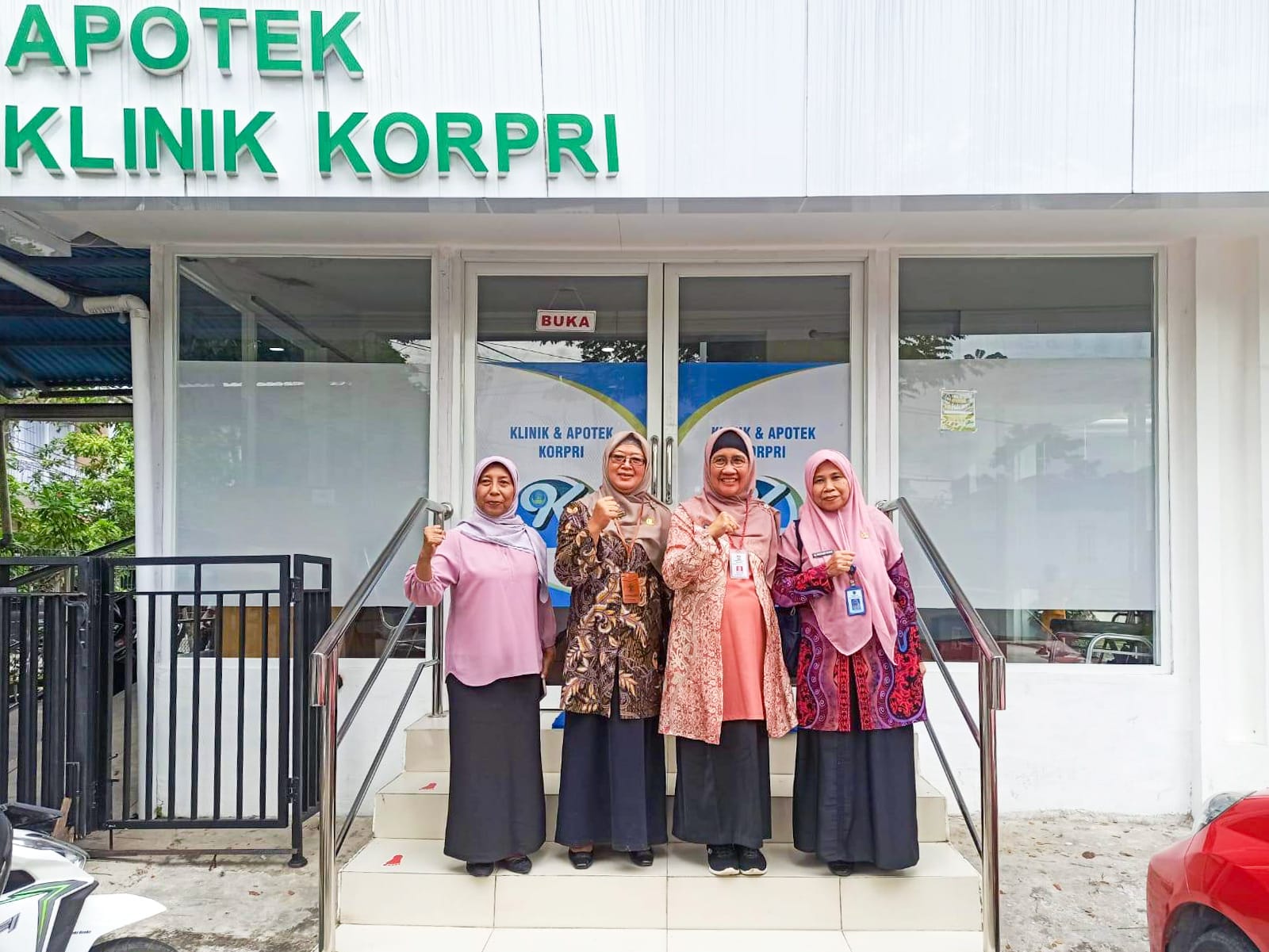 Pelayanan Kesehatan dan Apotik